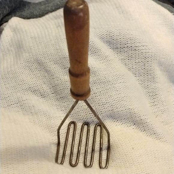 Heavy Wire Base Vintage Potato Masher Long Wood Handle - Picture 4 of 5